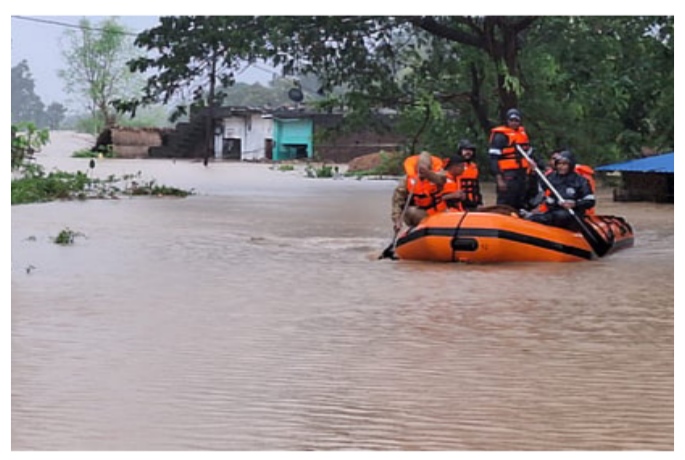ঘূর্ণিঝড় অর্ণবের প্রভাবে ওড়িশার গঞ্জাম ও গজপতি জেলায় বন্যা, পত্রপুরে ৫৪৬ মিলিমিটার বৃষ্টির পর জলবন্দী মানুষদের উদ্ধারে প্রশাসনের অভিযান।