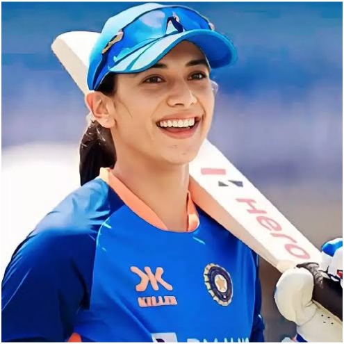 ভারতীয় মহিলা দলের বিশ্বকাপ জয়ের পর স্মৃতি মন্ধানাকে শুভেচ্ছা জানিয়ে দলের সব সদস্যের কাছে অভিনন্দন পৌঁছে দিতে বলেছিলেন মহেন্দ্র সিং ধোনি।