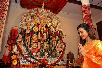 koel-mallick-ashtami-look-mallick-bari-durga-puja